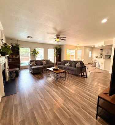 San Antonio Casa | Minutes from Sea World and Fiesta Texas
