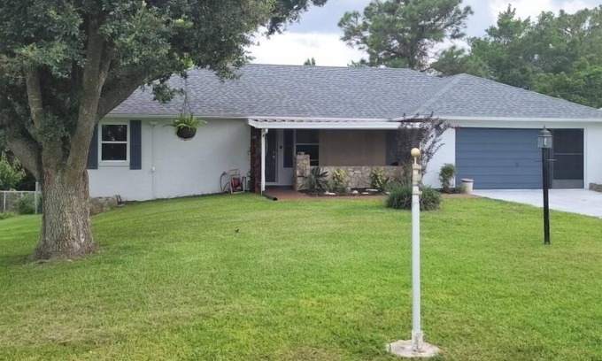Lecanto Casa | Minutes from the water Sweet Vacation Home Sleeps 6 close to Shops & Restaurants