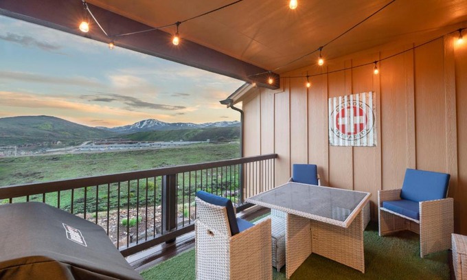 Park City Casa | Minutes to Deer Valley and Park City, Private Hot Tub, Mountain Views, Living + Family, More