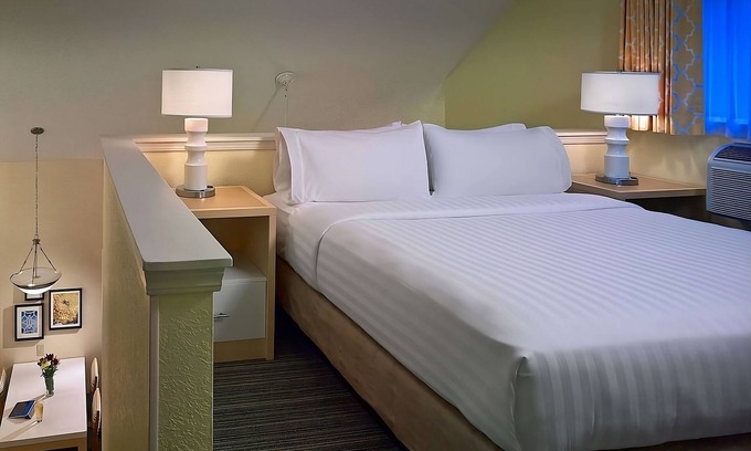 Middleburg Heights Hotel | Minutes to Downtown Cleveland! Budget-friendly Accommodation W/ FREE Parking!
