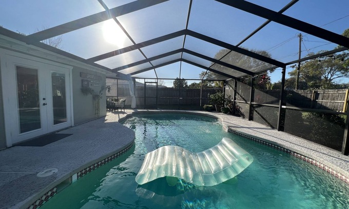 Sun Bay South Casa | Minutes to Downtown - Pool - Dog Friendly