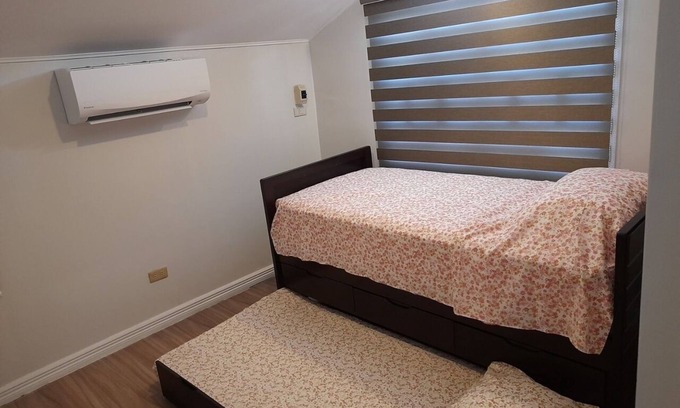 Binan City Casa | Minutes to Enchanted Kingdom park and Tagaytay -Great for Staycation!