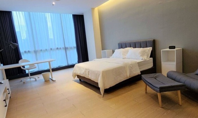 Taman Bukit Pantai Apartamento | minutes to Kerinchi Station! Contemporary Studio near Mid Valley