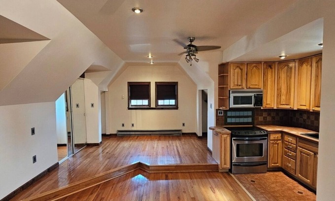 Glasco Apartamento | Minutes to Saugerties & HITS Horse show. Above garage w/ own private entrance.