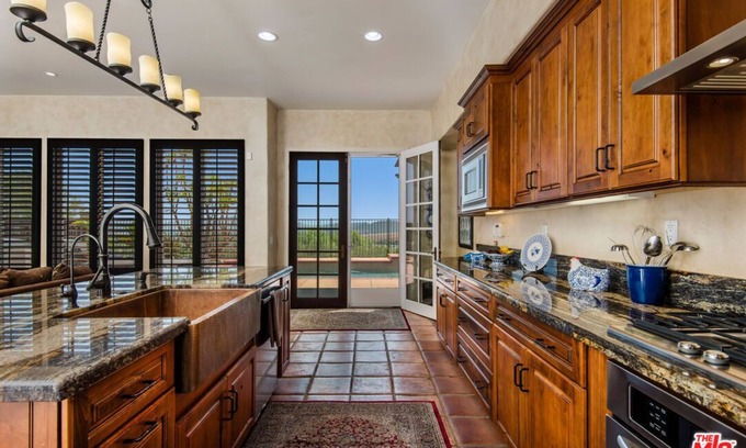 Murrieta Casa | Minutes to Temecula Wineries, 4Bed/Pool/Spa/Views! Refreshed Spanish Hacienda