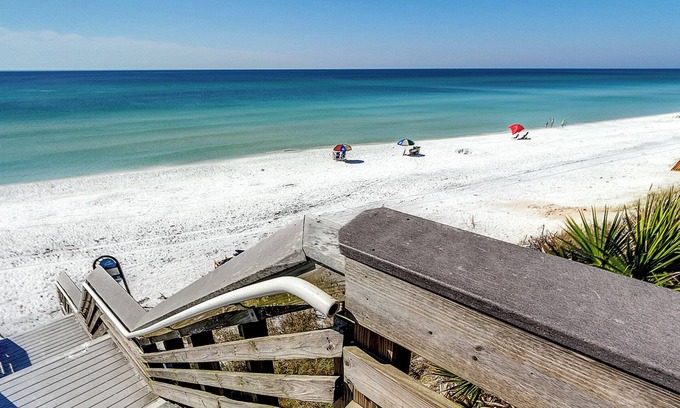 Seagrove Beach Condominio | Minutes to the Beach @ Beachwood Villas 4C in Seagrove - 2 Pools, 1st Floor
