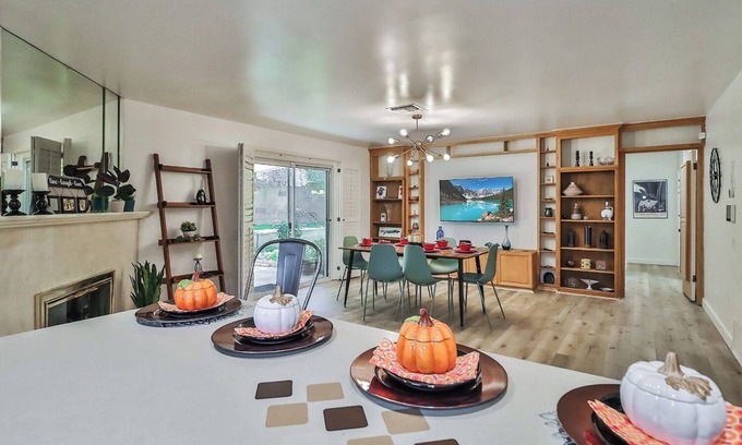 West Hills Casa | Minutes to UCLA West hills, Malibu,LAX Ideal for Insurance and Corporate Housing