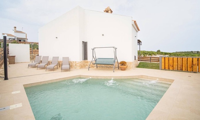 Trebujena Casa | Mirador del Guadalquivir Ánade Real- Piscina Casa Rural