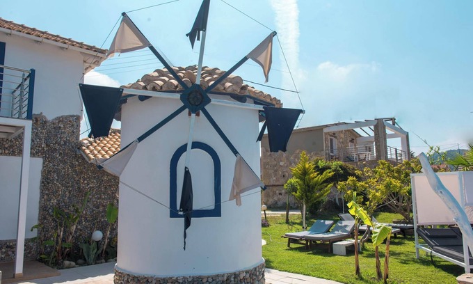 Arillas Apartamento | 'Mirage Arillas Estudio Tipo B12' con vistas al mar, piscina compartida y Wi-Fi
