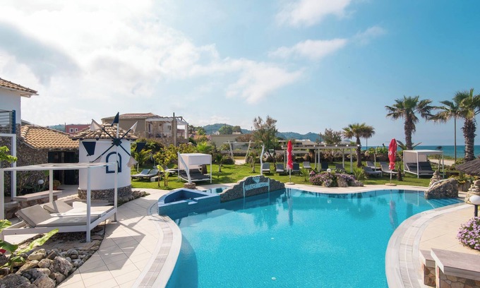 Arillas Apartamento | 'Mirage Arillas Estudio Tipo B15' con vistas al mar, piscina compartida y Wi-Fi