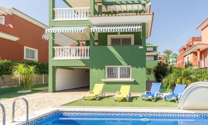 Peñíscola Chalet De Esquí | Grande Villa privada, 4 dormitorios , 3 baños, aire acondicionado , piscina, Wifi