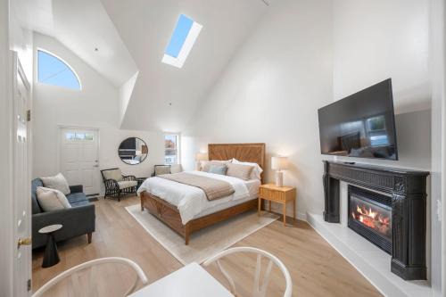 Half Moon Bay Casa | Miramar Penthouse Coastal Elegance in the Heart of Half Moon Bay