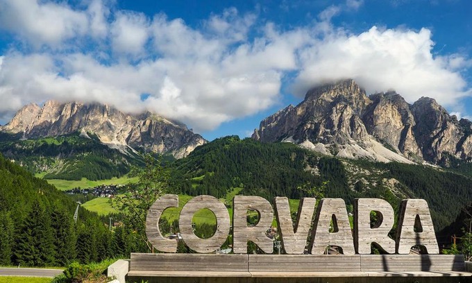 Corvara in Badia Apartamento | Miramonti Corvara Camera Familiare con bagno