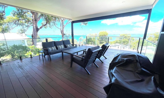 Mirrabooka Casa | Mirrabooka Magic - Luxury By The Lake