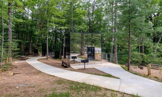 Balsam Grove Cabina | Reflections 460 Luxe Mirror Cabin