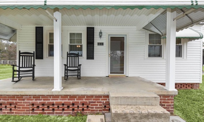 Richmond Hill Casa | Miss Audrey, Cozy Historic Cottage*Mins to I-95