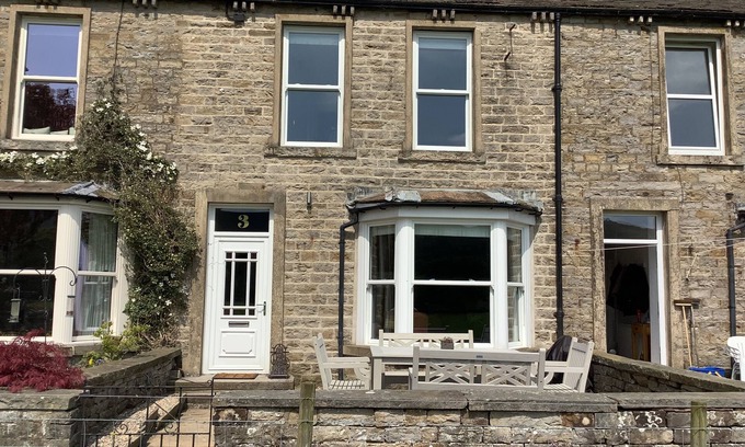 Hawes Cabaña | MISS BURROW'S HOUSE, pet friendly, character holiday cottage in Hawes