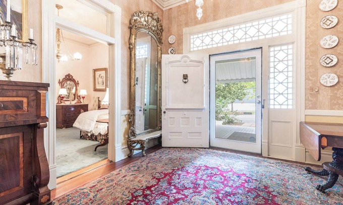 Opelika Casa | Miss Sidney`s Historic Opelika Home