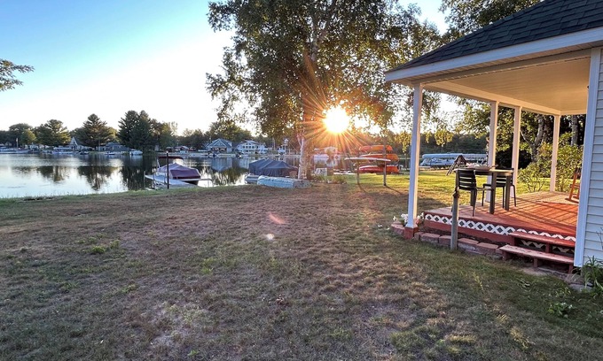 Lake City Cabaña | Missaukee Sunset Cottage in Lake City, on Lake Missaukee