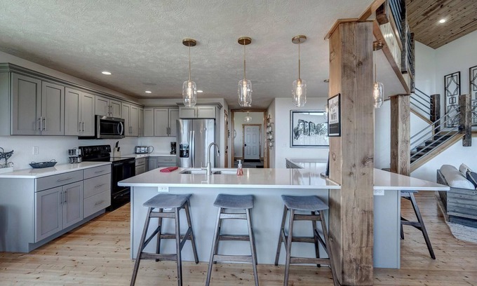 Lead Chalet De Esquí | Missing Link 4BR Chalet at Terry Peak with Jacuzzi Hot Tub - Sleeps 14