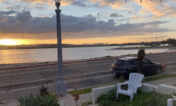 Crown Point Cabaña | Mission bay cottage on the water with views of Downtown San Diego