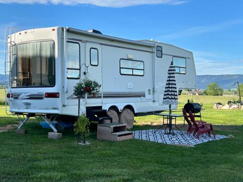 St. Ignatius Apartamento | Mission Mountain Camper
