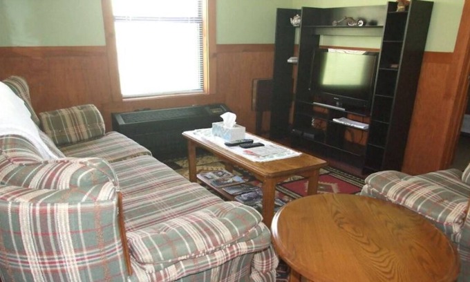 Bryson City Cabaña | Missy’s Hideout! Bryson City,GSMRR,Casino, Hiking, whitewater rafting,Fishing!