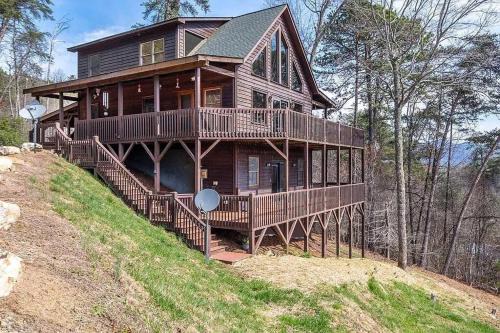 Murphy Casa | Mistletoe Cabin- Private cabin w views, Hottub, pet friendly