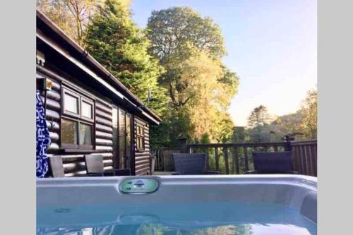 Troutbeck Bridge Casa | Mistletoe One Luxury Lodge with Hot Tub Windermere