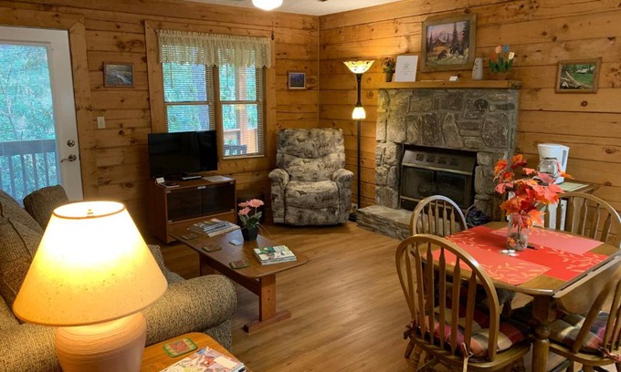 Sherwood Forest Casa | Misty Creek Log Cabins