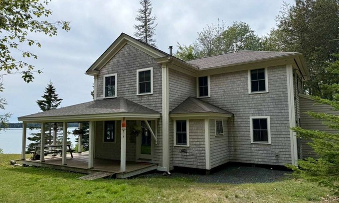 Gouldsboro Cabaña | Misty Morning Cottage: Private, secluded, waterfront escape in Gouldsboro, Maine