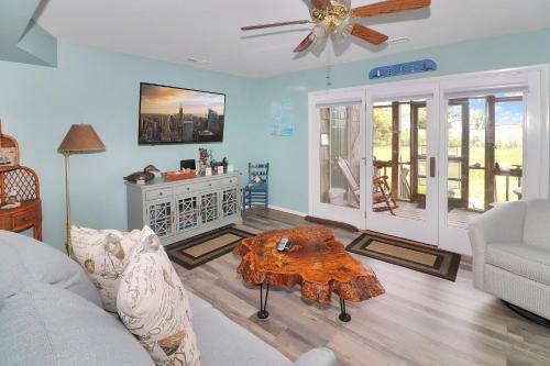 Chincoteague Casa | Misty's Thicket - Water access; Screened porches!