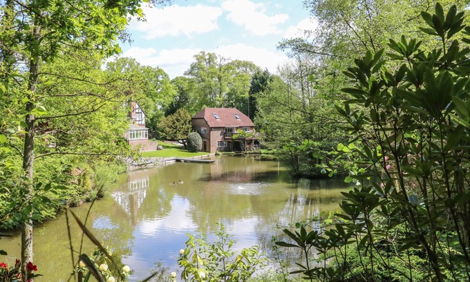 Crawley Down Apartamento | Miswells Cottages - Vista al lago, TURNERS HILL
