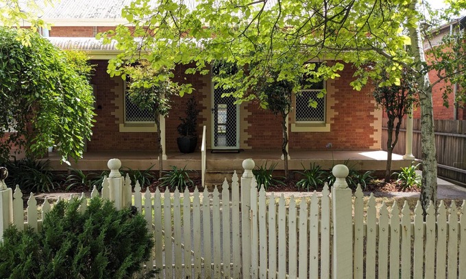 Albury Casa | Mitchell Cottage- Heritage Chic in Central Albury - Gorgeous two bedroom cottage in central Albury
