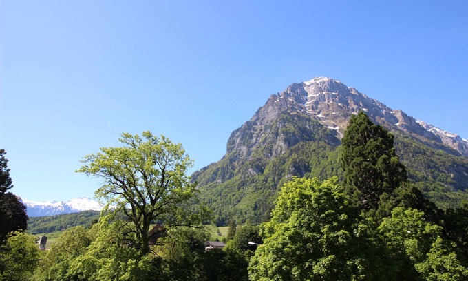 Glarus Apartamento | Manopla in der Kleinsten Hauptstadt der Schweiz
