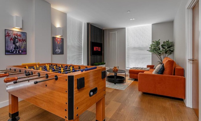 Central Milton Keynes Apartamento | MK CITY CENTRE, THE DIAMOND SUITE, FREE Parking Space, PREMIUM SPACIOUS Apartment with FOOSBALL TABLE