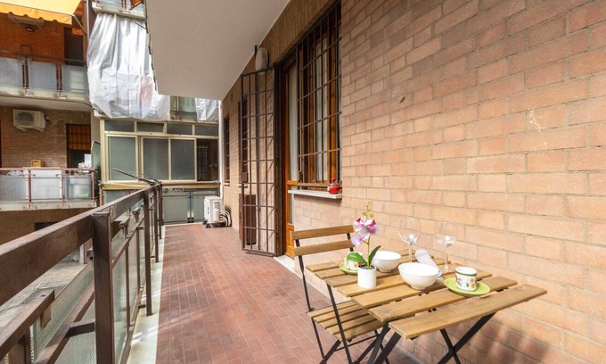 Parella Apartamento | MM Pozzo Strada! Cozy Two Bedroom Apartment x4 & Balcony