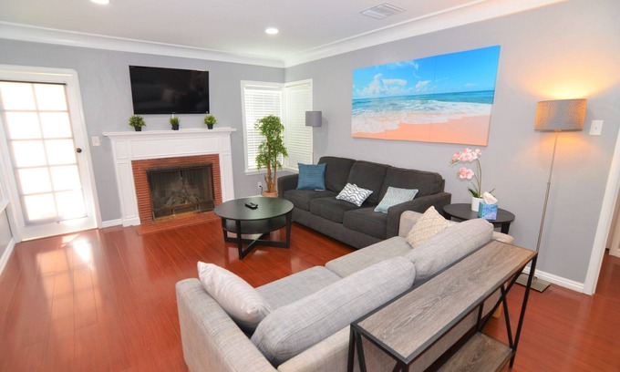 Rosemead Casa | Casa moderna y céntrica de MnC en San Gabriel