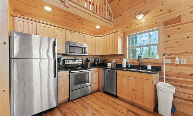 Jasper Cabina | Mnt. View Cabin Near River w/ Hot Tub + Fire Pit Sleeps 10