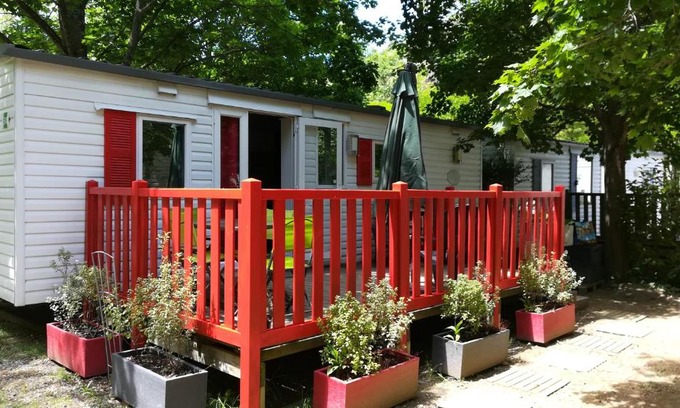Fuilla Otro | MOBIL HOME à l'ombre du train jaune
