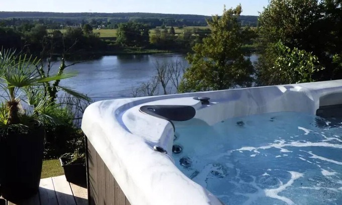 Pouzauges Casa | Mobilheim Luxury SPA - 2 Schlafzimmer - 2 Badezimmer - 2 WC - CLIM - TV + Geschirrspüler + Jacuzzi 6 Personen