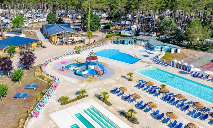 Saint-Julien-en-Born Alquiler De RV | Mobil Home 'Du Soleil - Contis' con piscina compartida, terraza y Fun Pass incluido