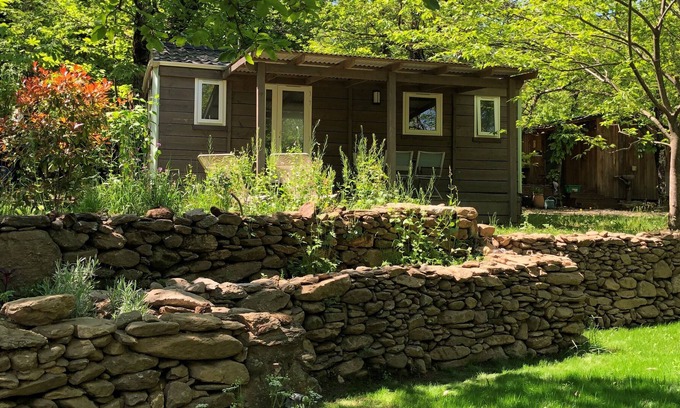 Gravieres Casa | Mobile Home 'Camping La Châtaigneraie' with Private Terrace, Private Garden and Wi-Fi