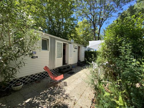 Fouras Casa | Mobile Home tout confort 4 pers, proche plage et centre, clim, TV, terrasse, parking - FR-1-709-75