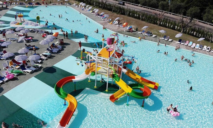 Gralaoni-Pralesi-Cisano Casa | Casa vacacional con piscinas para niños y adultos