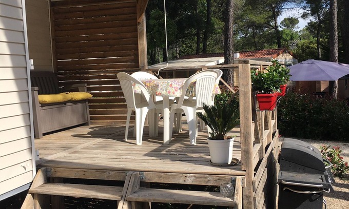 Sillans-la Cascade Casa | Mobilhome 2 Chambres Avec Terrasse
