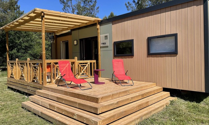 Luglon Casa | Mobilhome et Terrasse au Coeur de la Foret des Landes Dans un Parc Residentiel