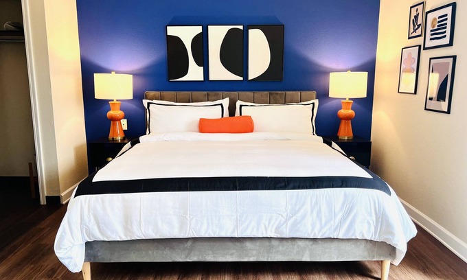 Southfield Apartamento | Mod KING Studio Apartment w/private covered patio