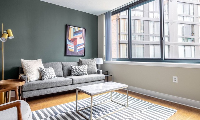 Mount Vernon Triangle Apartamento | Mod Mount Vernon 1BR w/ Gym, Pool, nr. Convention Center, by Blueground