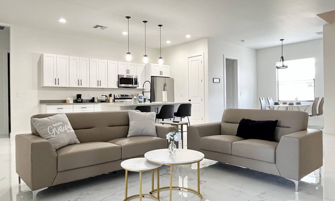 Harris Casa | Mod Vacation Home!